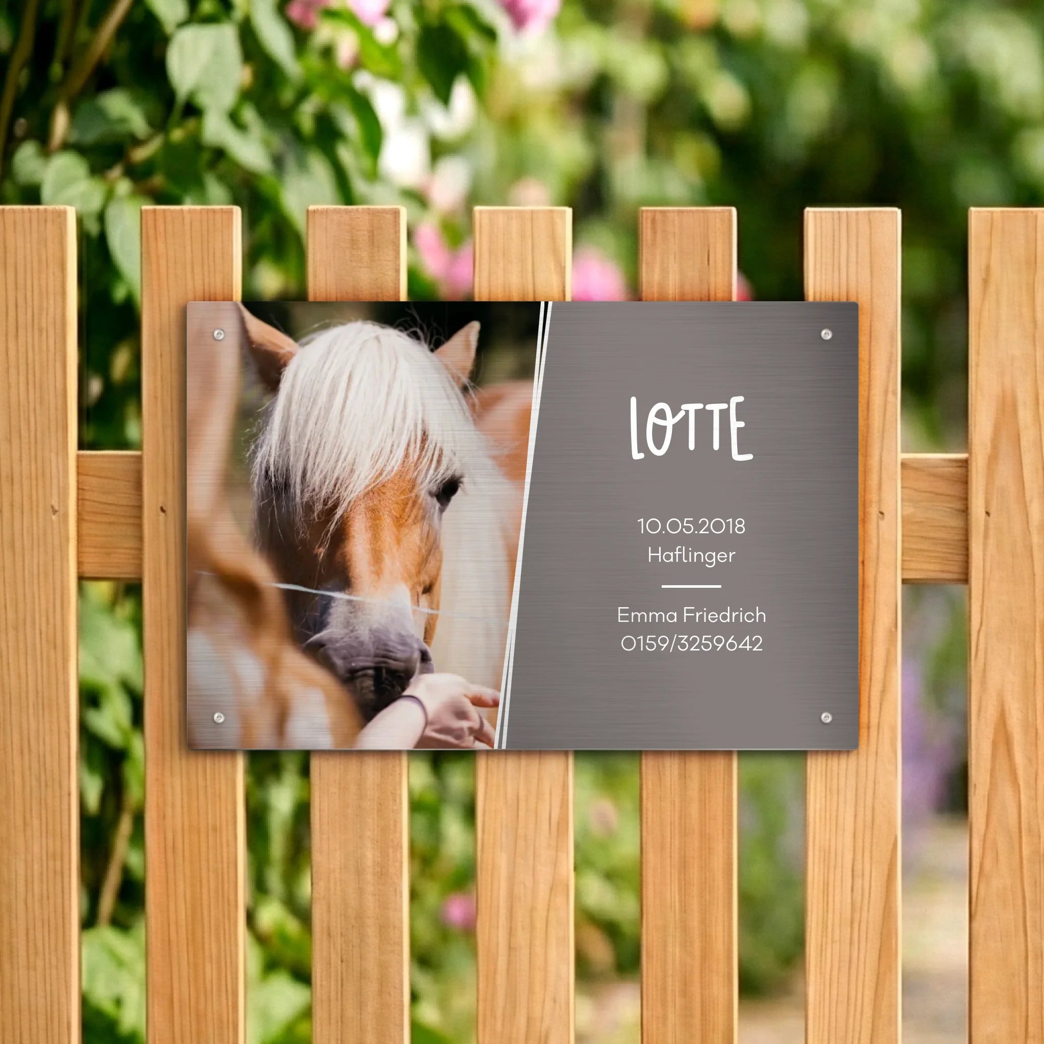 Tuerschild-rechteckig-quer-silber-MockUp